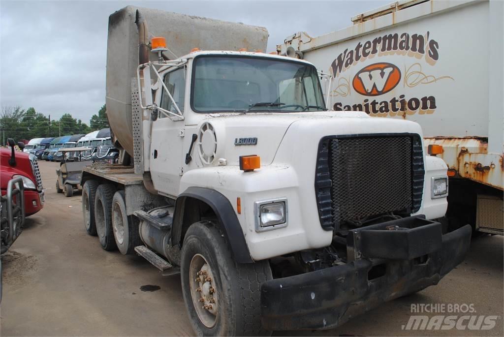 Ford L8000 Cementbil