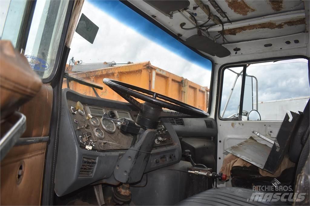 Ford L8000 Kranbilar