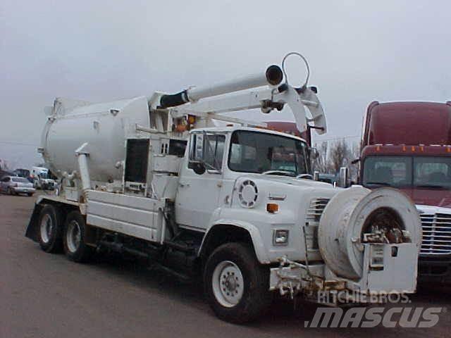 Ford L8000 Tankbilar