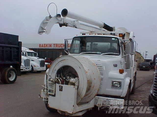 Ford L8000 Tankbilar