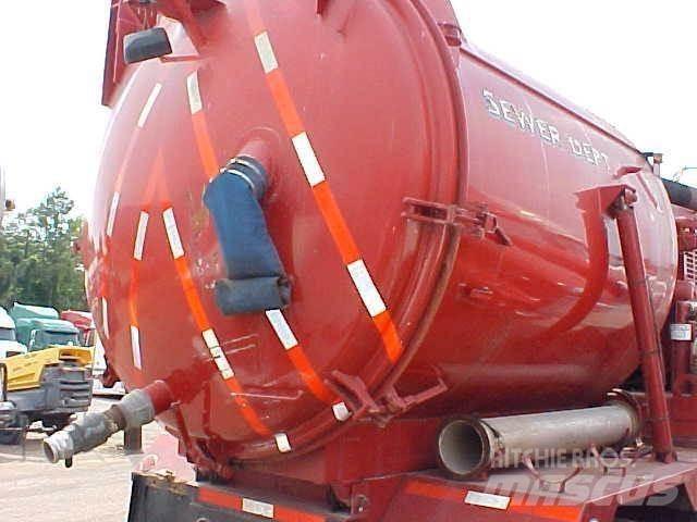 Ford L8000 Tankbilar