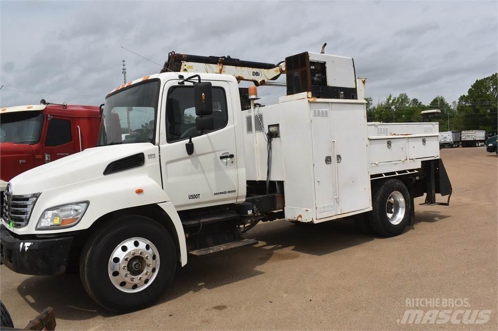 Hino 338 Plogbilar