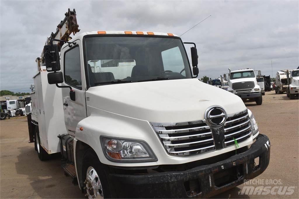 Hino 338 Plogbilar
