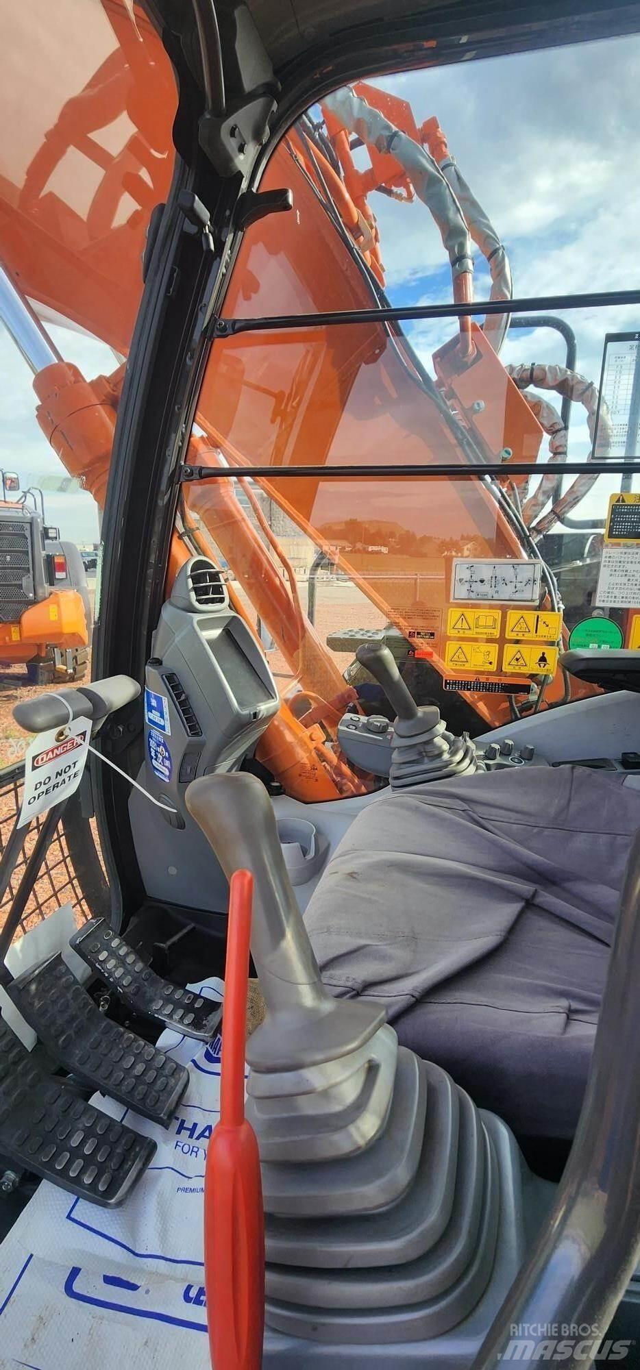Hitachi ZX135US-6 Bandgrävare