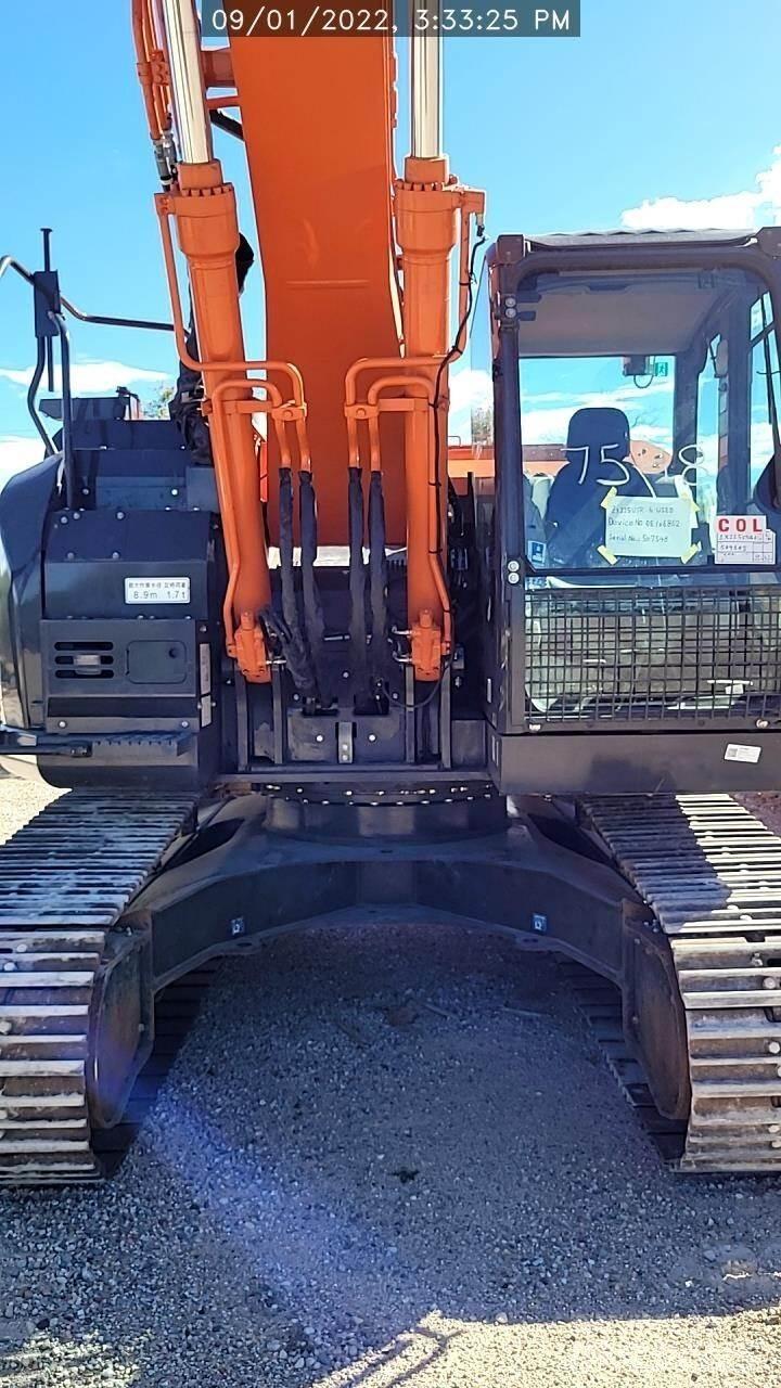 Hitachi ZX225US-6 Bandgrävare