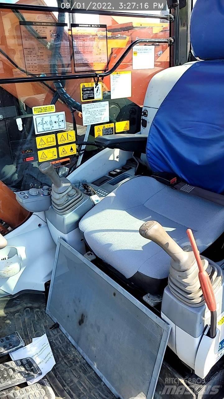 Hitachi ZX225US-6 Bandgrävare