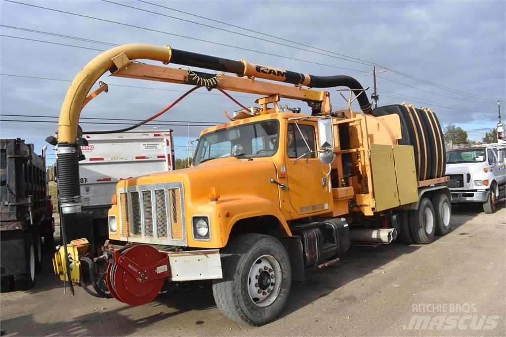 International 2554S Tankbilar