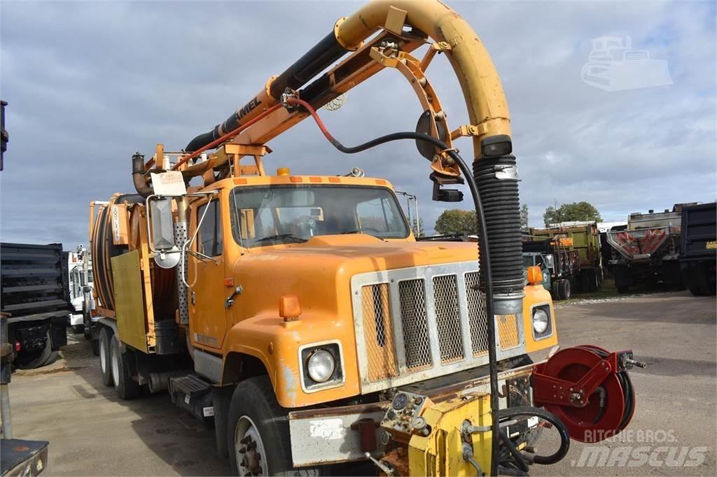 International 2554S Tankbilar