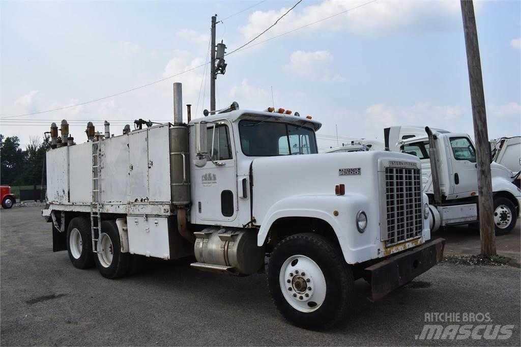 International 4370 Tankbilar