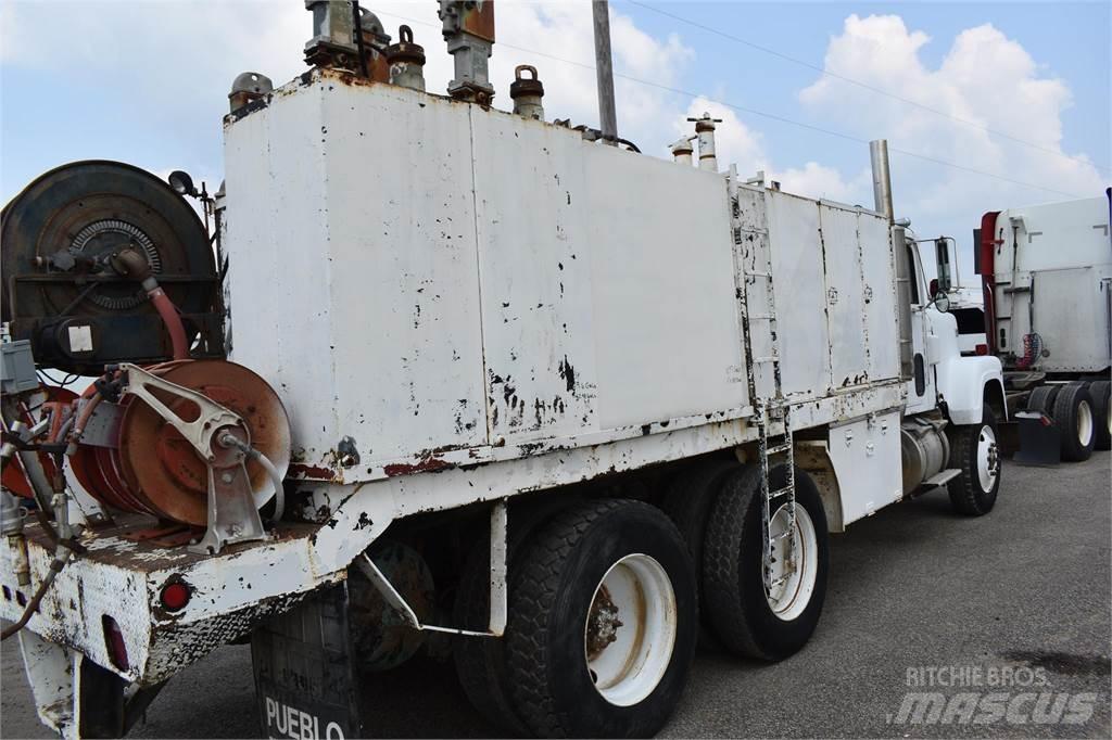 International 4370 Tankbilar