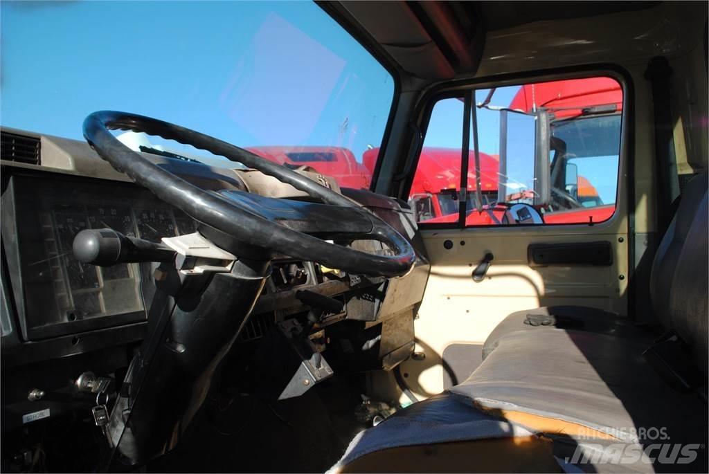 International 4700 Kranbilar