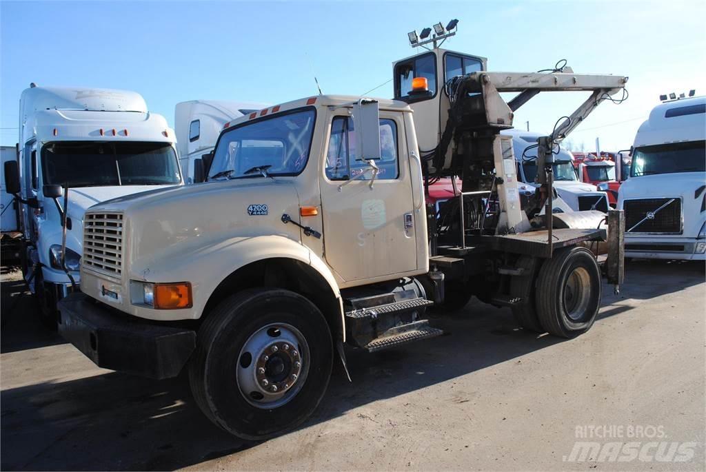 International 4700 Kranbilar