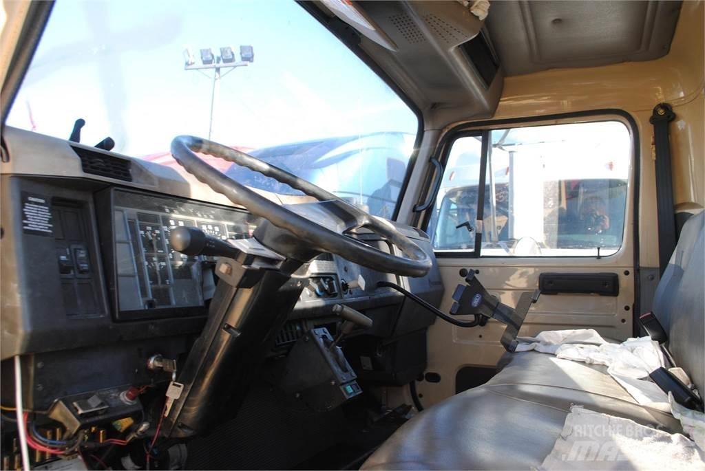 International 4700 Kranbilar