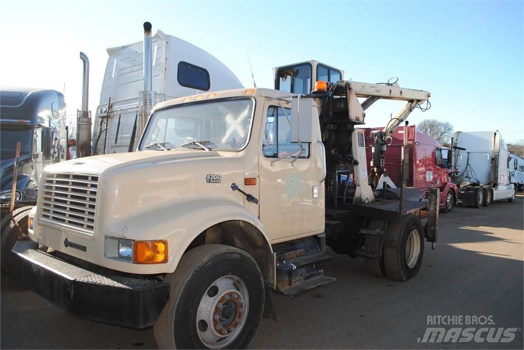 International 4700 Kranbilar
