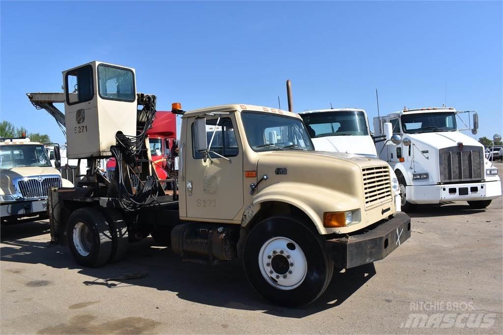International 4700 Kranbilar