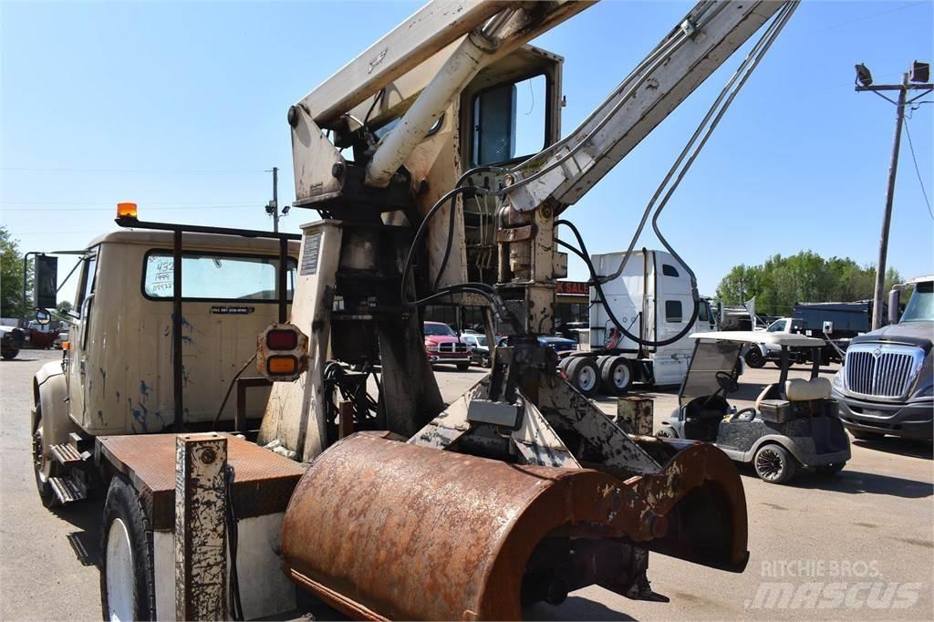 International 4700 Kranbilar