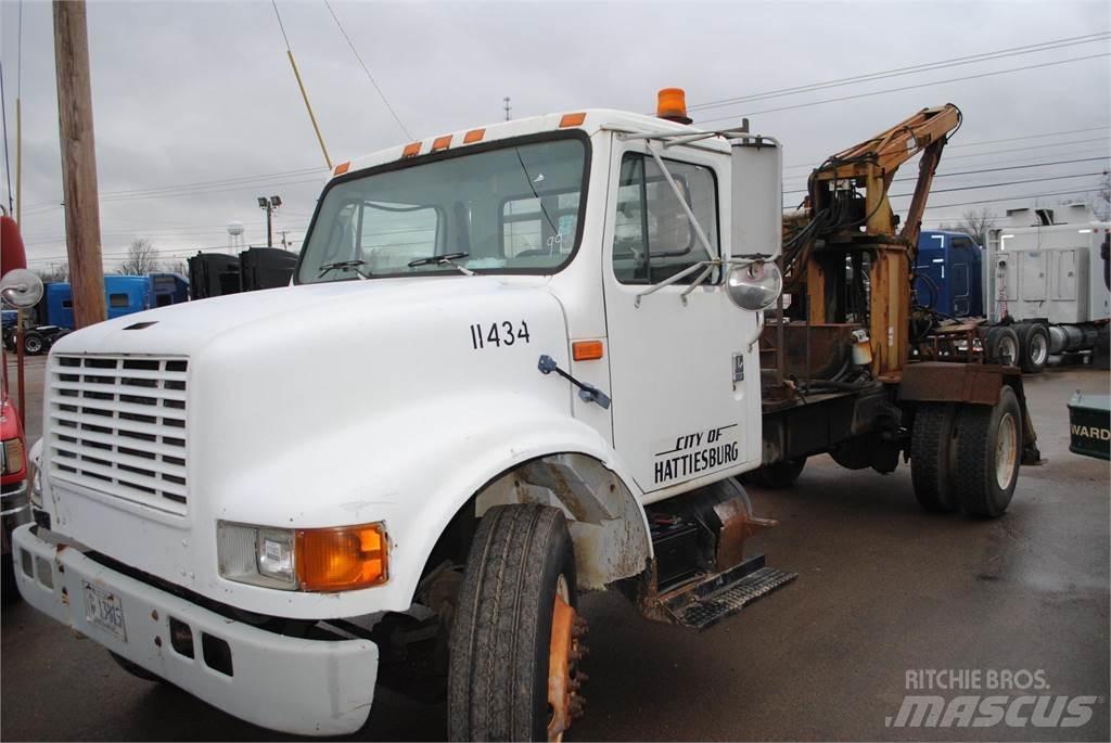 International 4700 Kranbilar