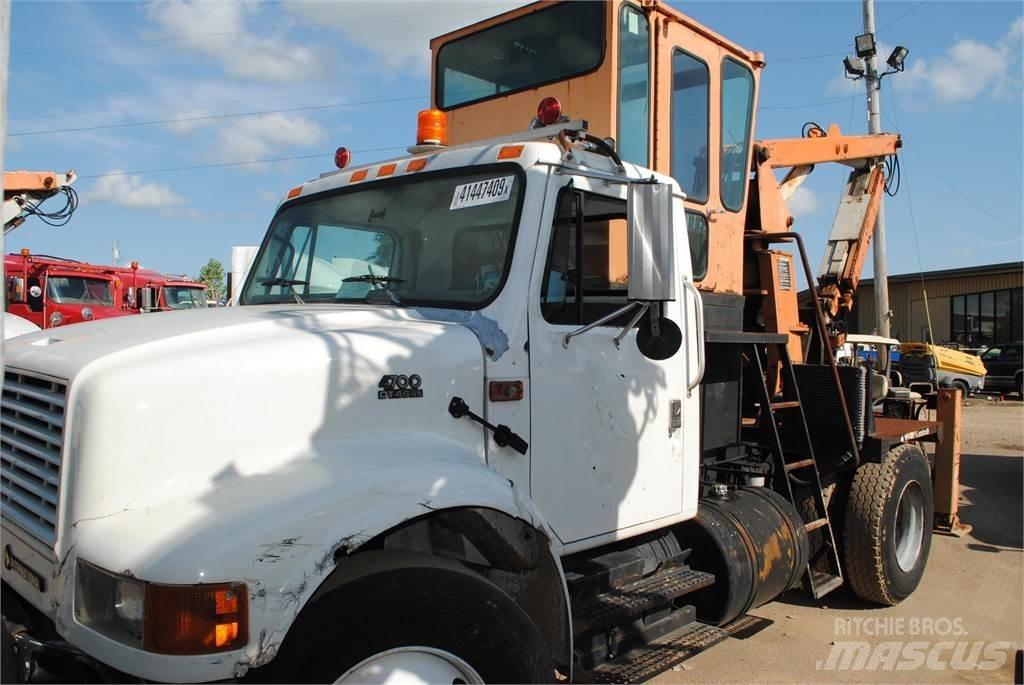 International 4700 Kranbilar