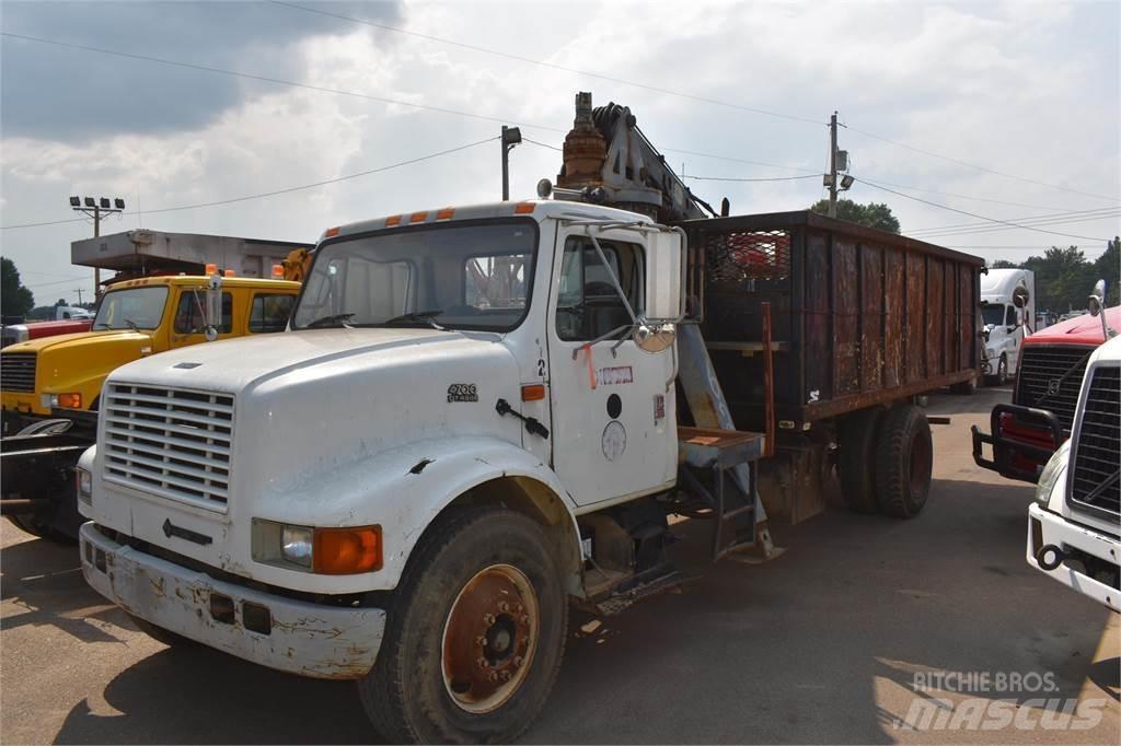 International 4900 Kranbilar