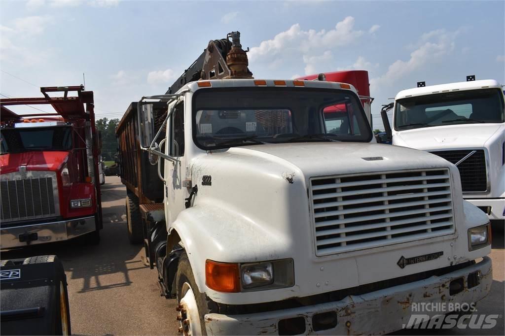 International 4900 Kranbilar