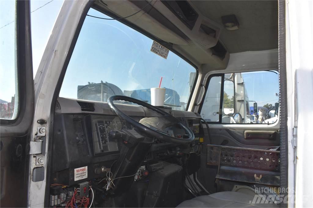 International 4900 Kranbilar