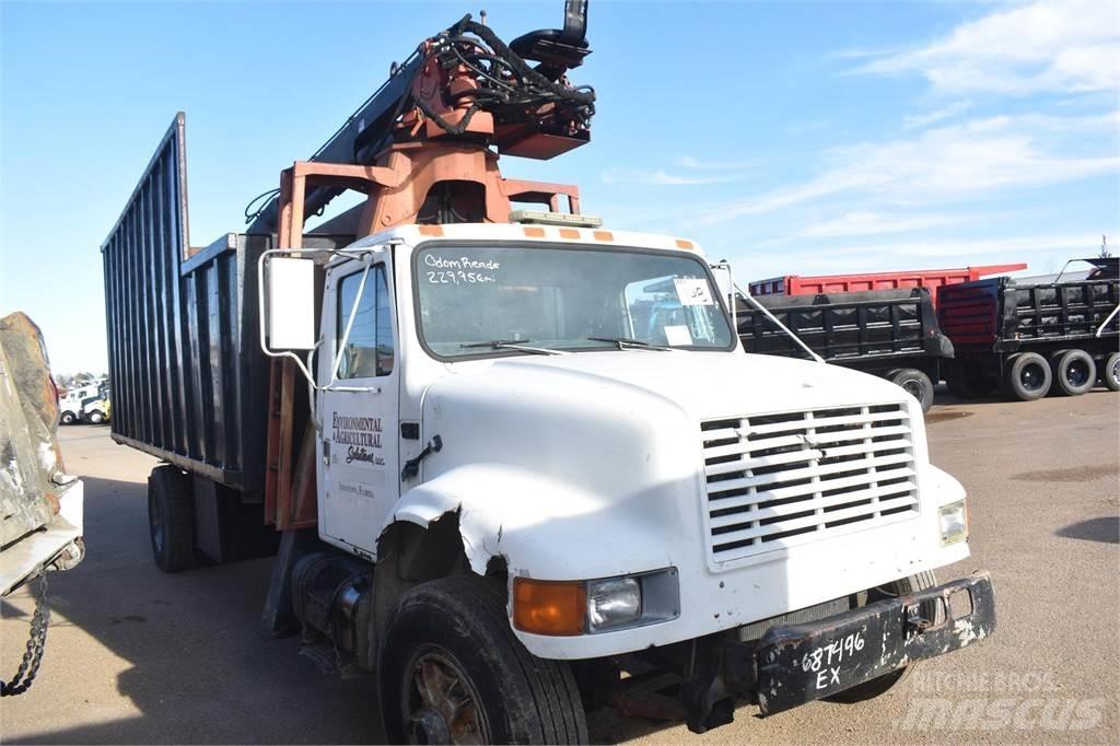 International 4900 Kranbilar