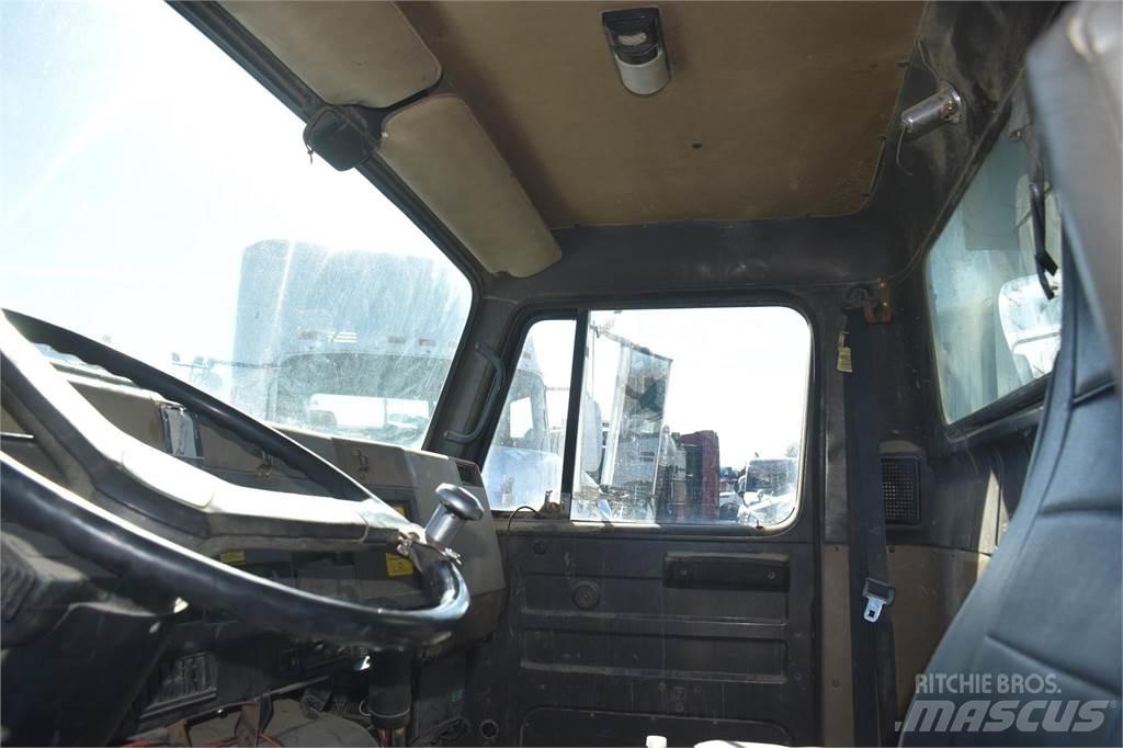 International 4900 Tippbilar