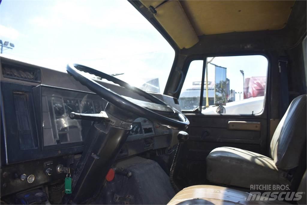 International 4900 Tippbilar