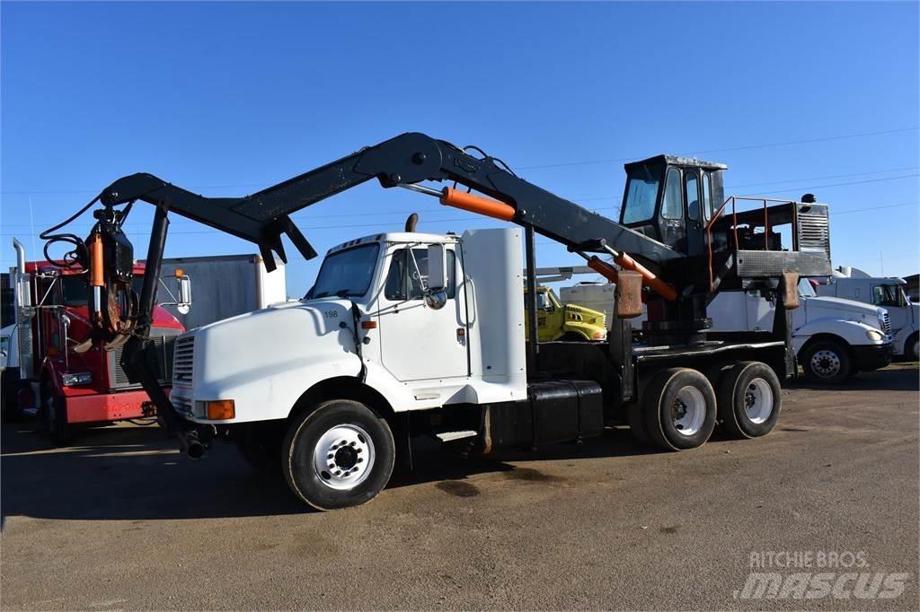International 8200 Kranbilar