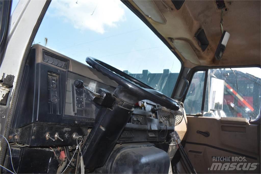 International 8200 Tankbilar