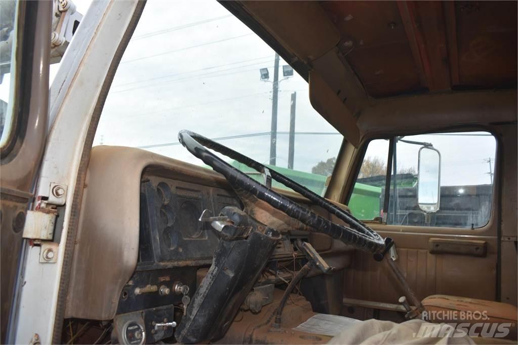 International S2300 Tankbilar