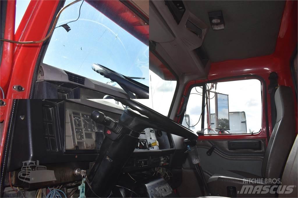 International S2600 Tippbilar