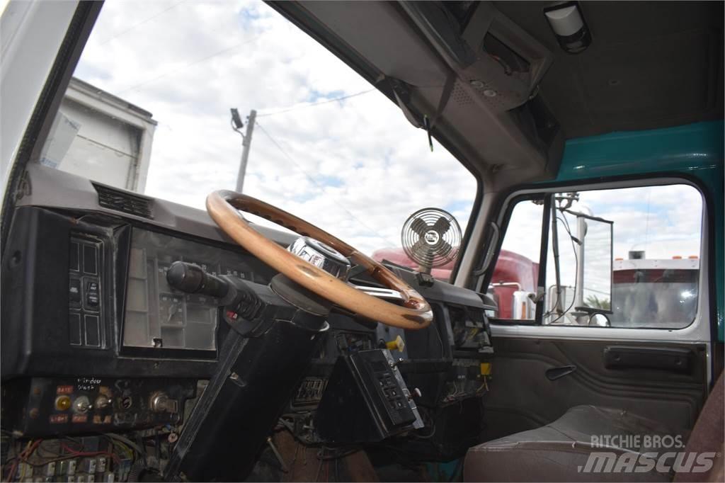 International S2600 Tippbilar