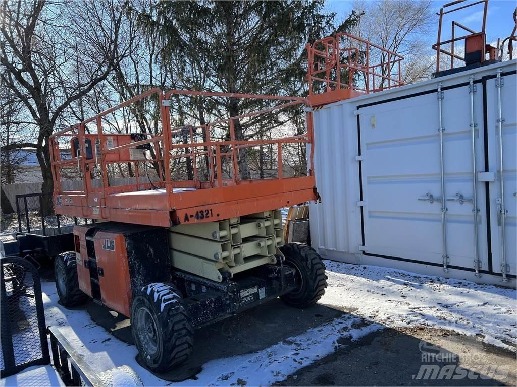 JLG 330LRT Saxliftar