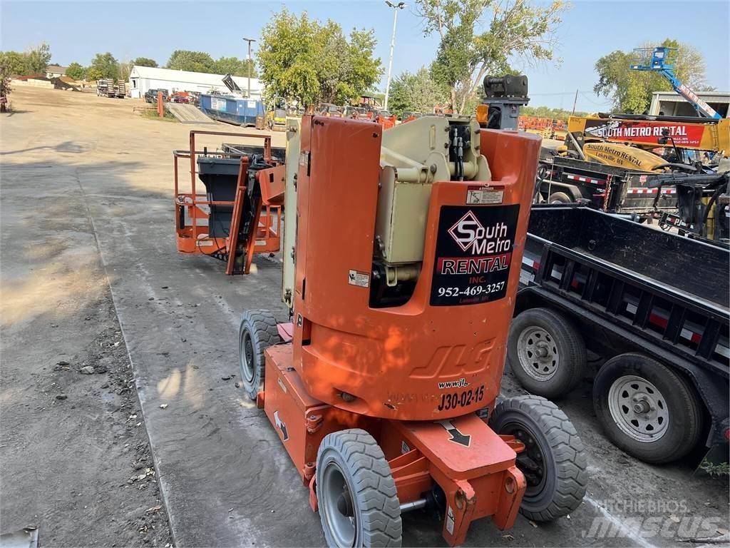 JLG E300AJP Bomliftar