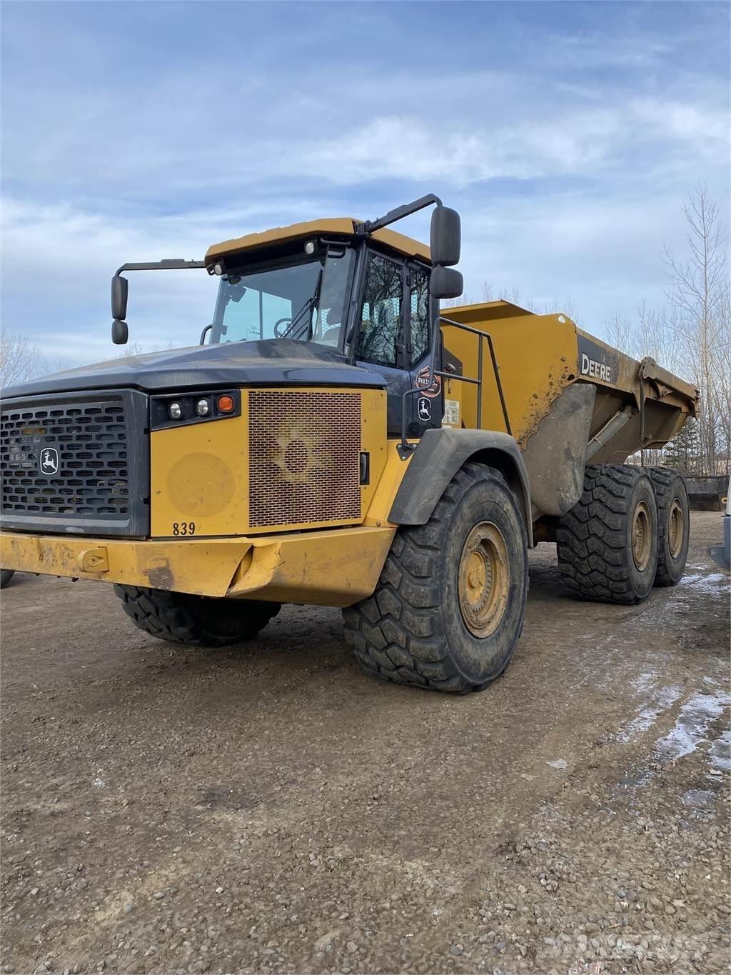 John Deere 410E Midjestyrd dumper