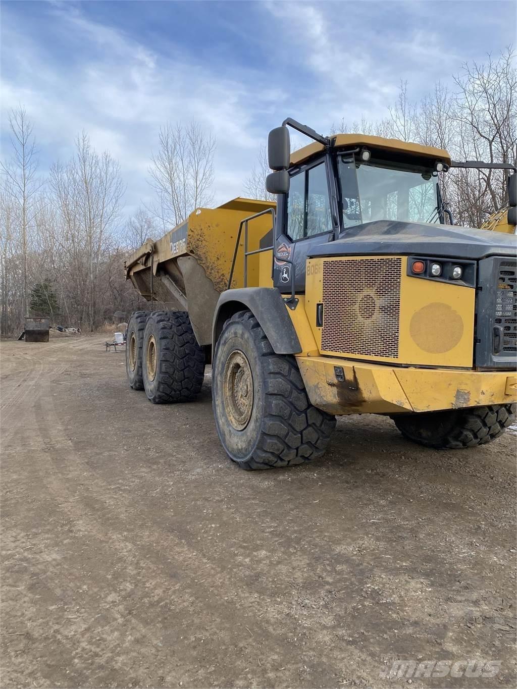 John Deere 410E Midjestyrd dumper