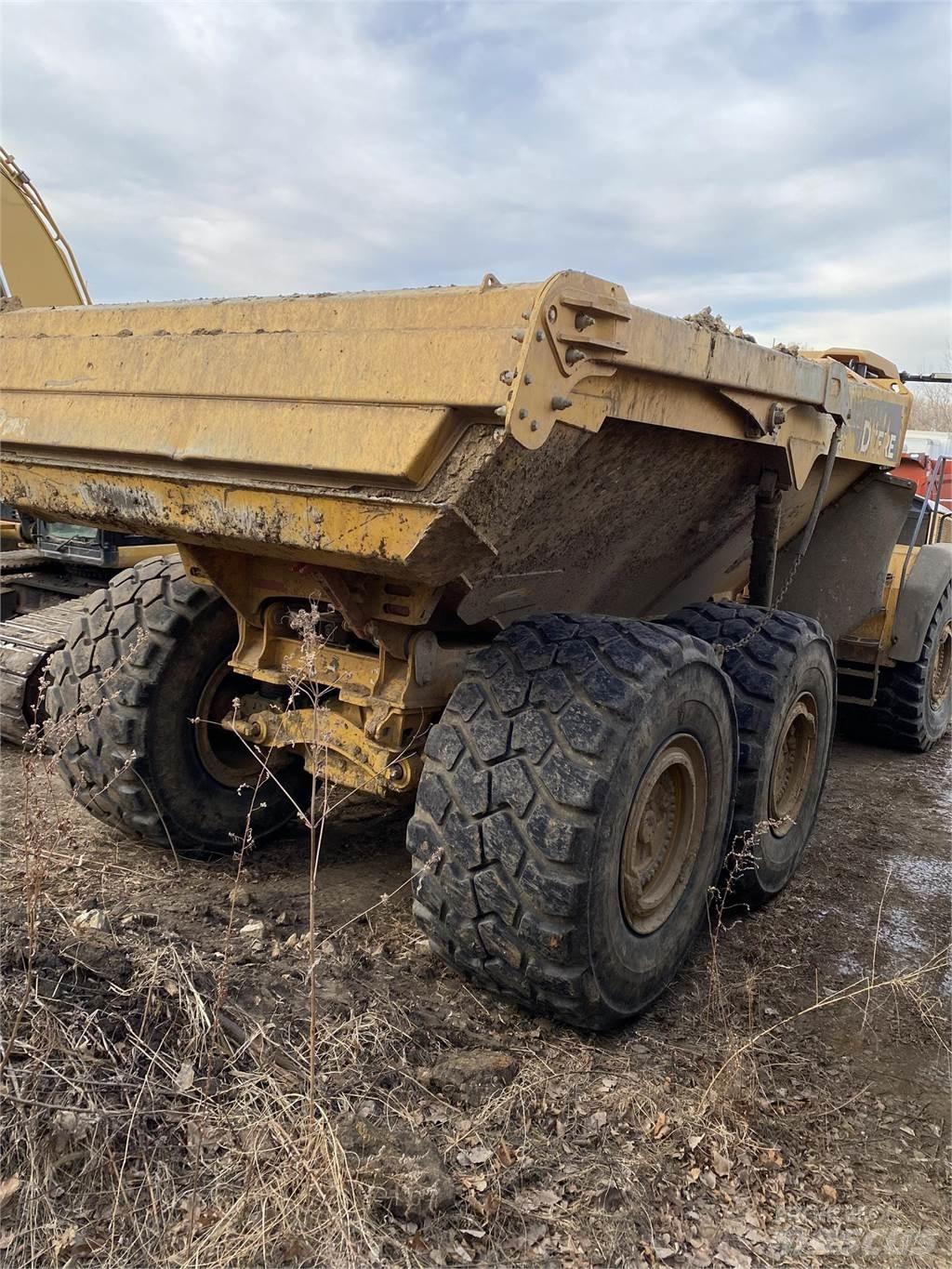 John Deere 410E Midjestyrd dumper