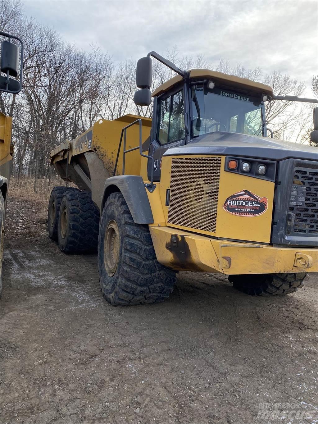 John Deere 410E Midjestyrd dumper