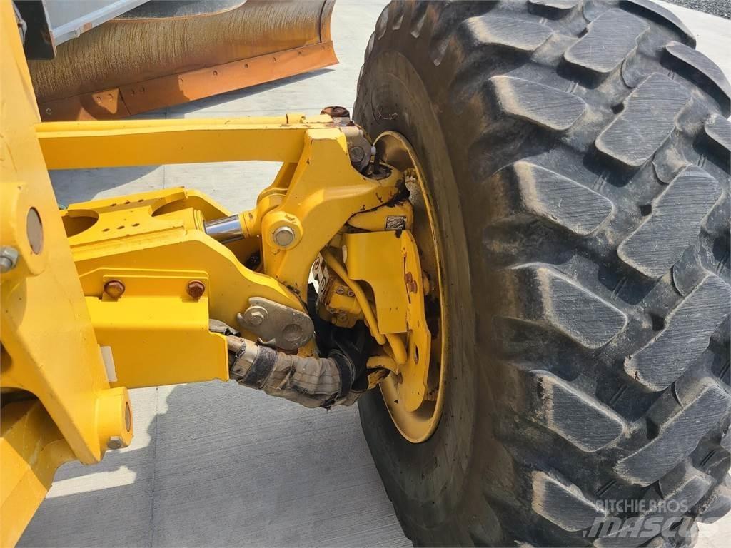 John Deere 672G Väghyvlar