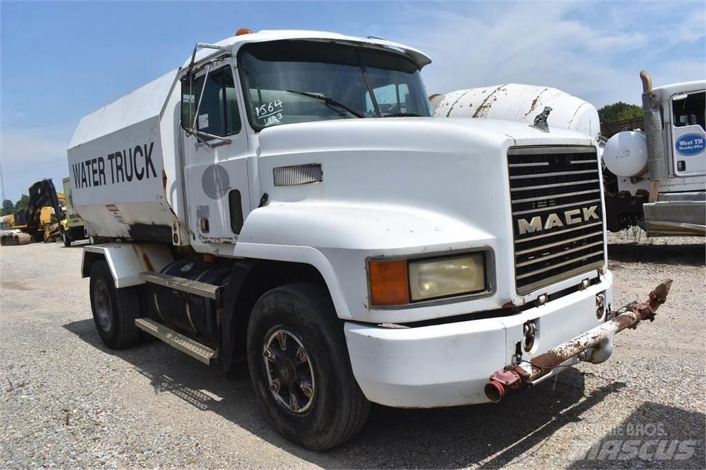 Mack CH613 Tankbilar