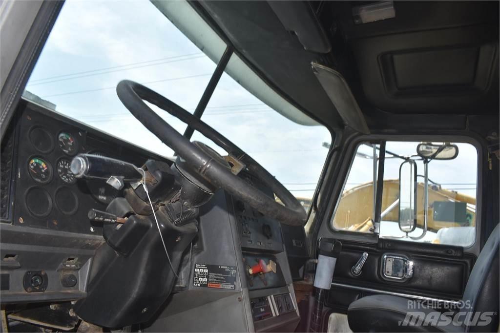 Mack CH613 Tankbilar