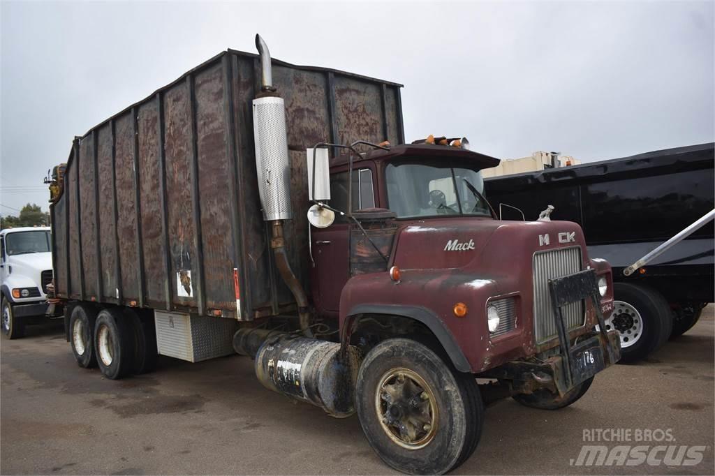 Mack DM685S Kranbilar