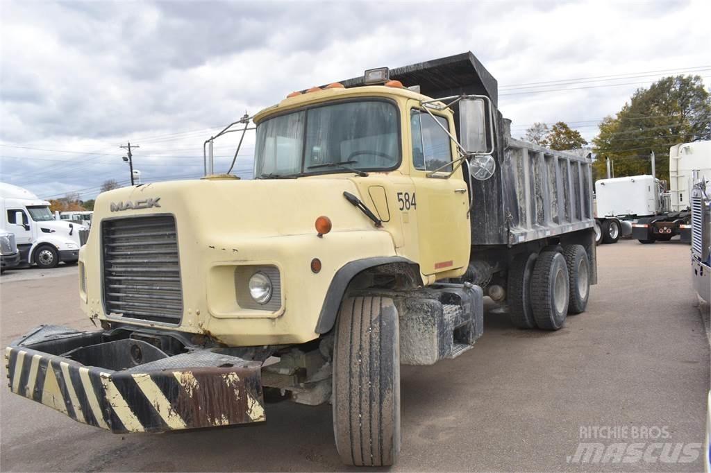 Mack DM690S Tippbilar