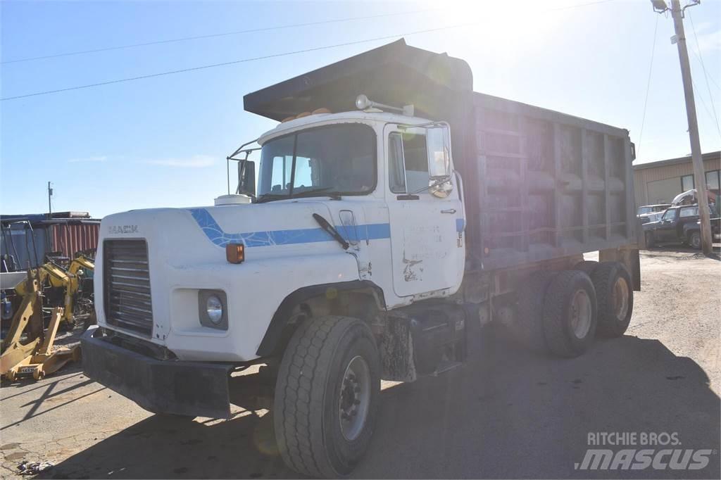 Mack DM690S Tippbilar