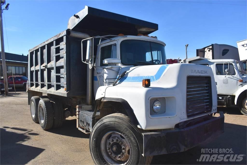 Mack DM690S Tippbilar