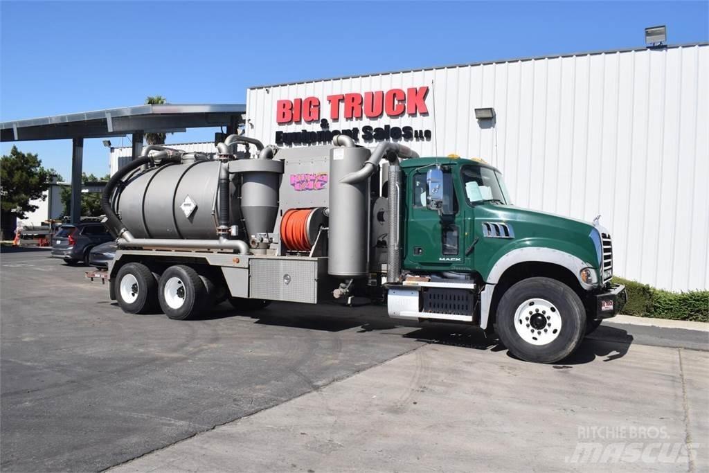 Mack GRANITE GU713 Tankbilar