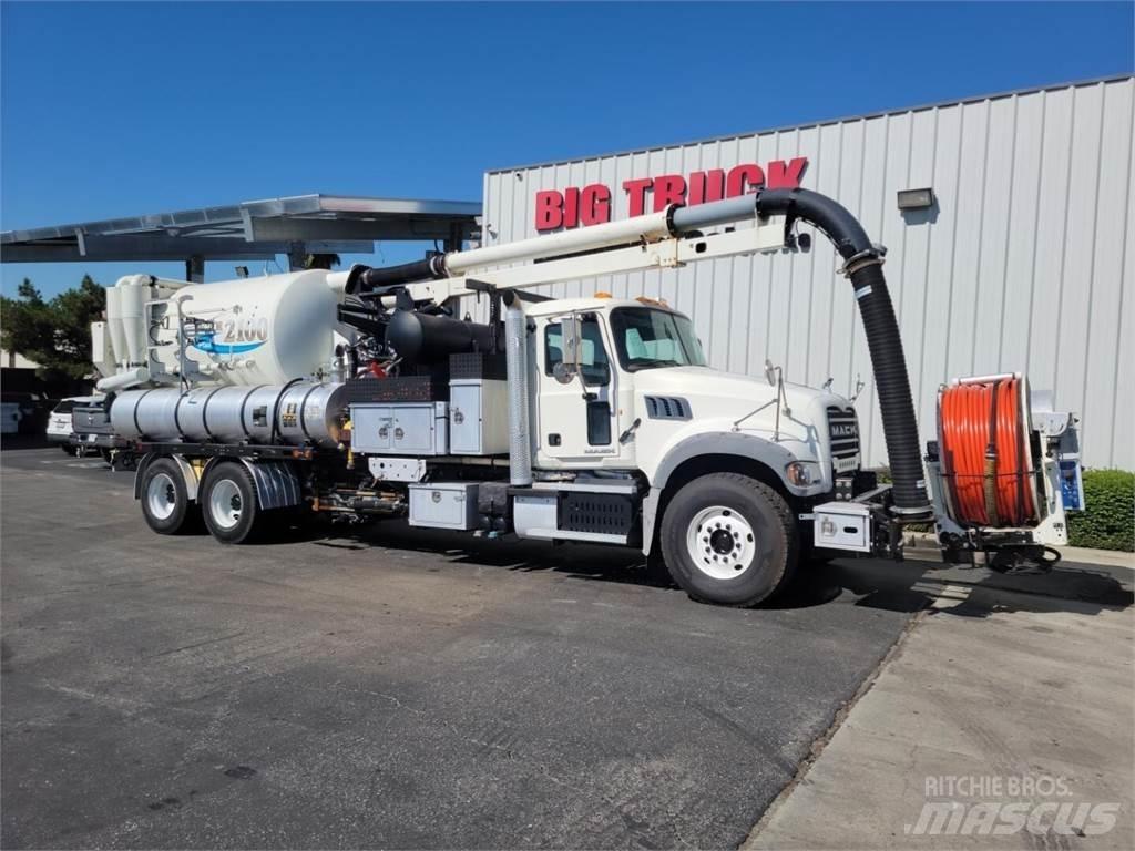 Mack GRANITE GU713 Tankbilar