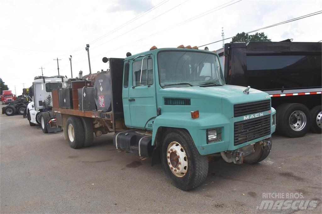 Mack MIDLINER CS200 Tankbilar