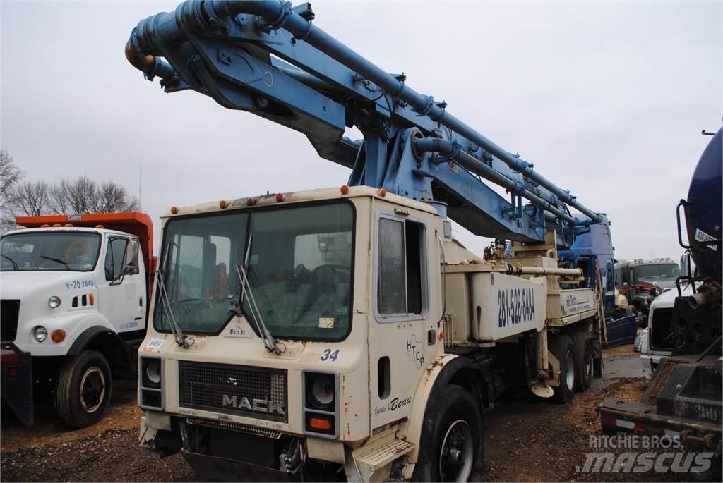 Mack MR686S Cementbil